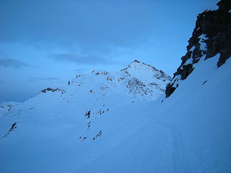 20080504_tambo 005.jpg - Passage at Lattenhorn. Again we had to get up really early.
